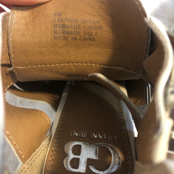 ‼️SOLD‼️ NWOT Gianni Bini Cut Out Block Heel Ankle Booties, Size: 6 Color: Cream - Picture 8 of 12